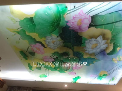Thi công trần kính hoa sen nghệ thuật
