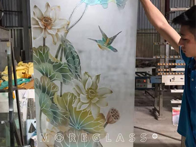 Tranh kính khổ đứng hoa sen và vàng anh