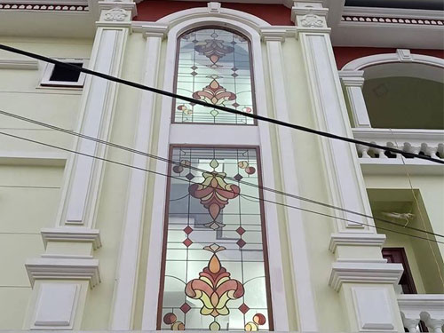Lắp cửa kính trừu tượng cho biệt thự Hưng Yên