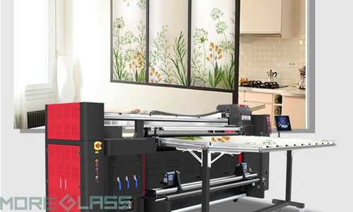 Vách kính in UV - vách ngăn phòng khách hoa nhẹ nhàng 