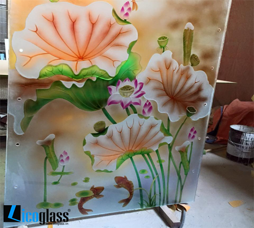 Tranh kính nghệ thuật mang nét đẹp cổ kính và hiện đại