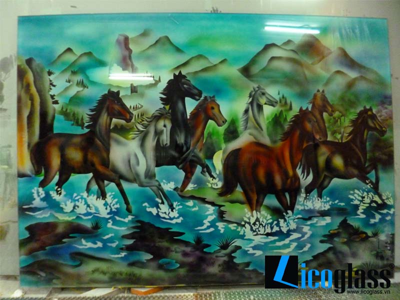 Chọn tranh kính hợp phong thủy cho người tuổi Ngọ
